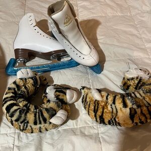 Jackson Mystique Youth ice skates bundle